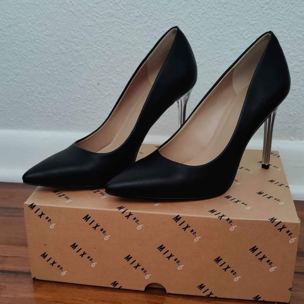Black Pumps Size 7.5